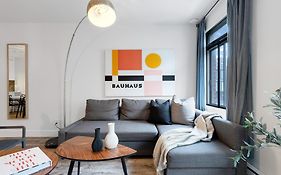 Liv Mtl Urban Spacious Group Suites Near Downtown Montreal